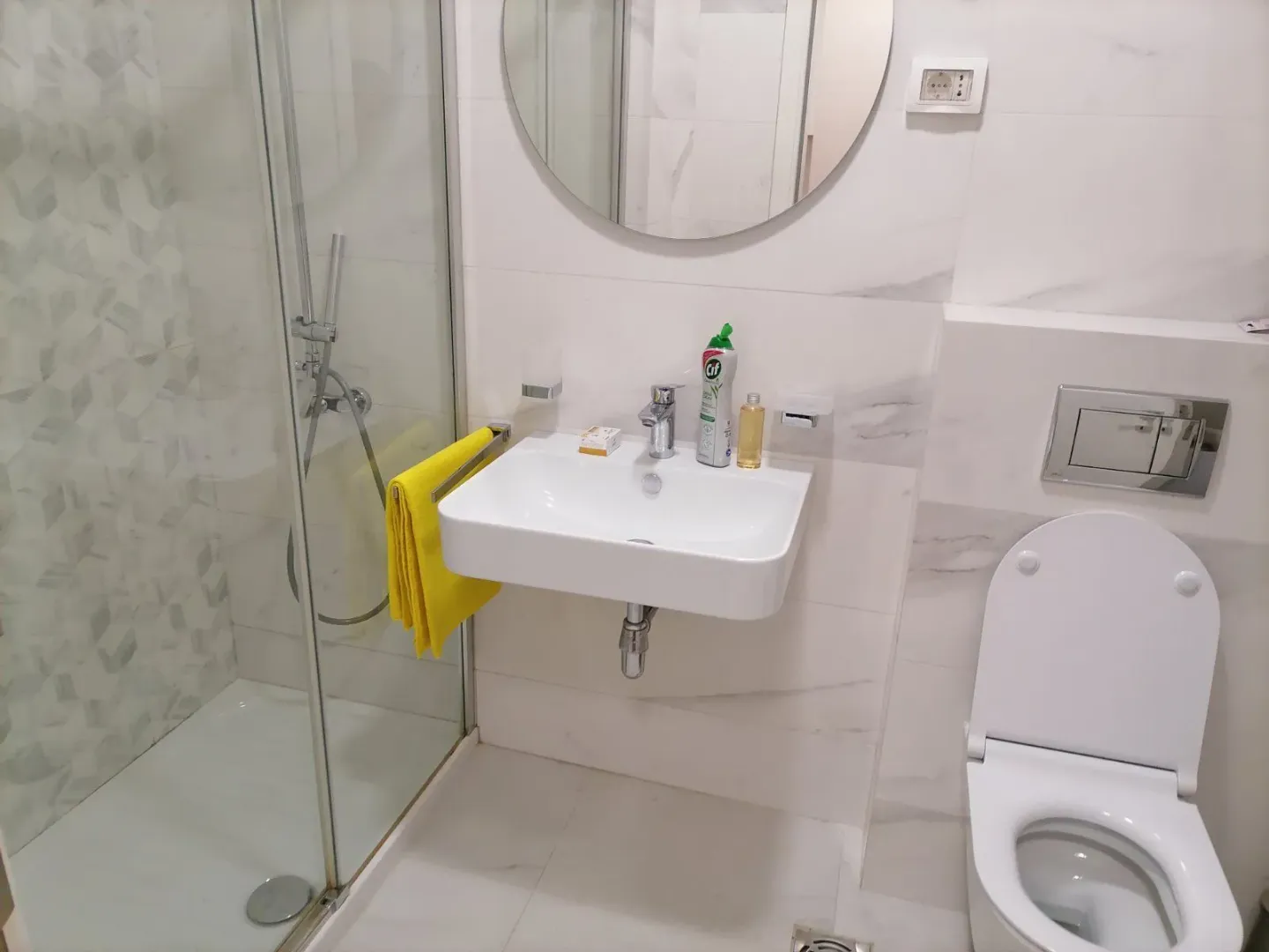 Izdavanje, jednosoban stan, 40m², Central Point, Podgorica