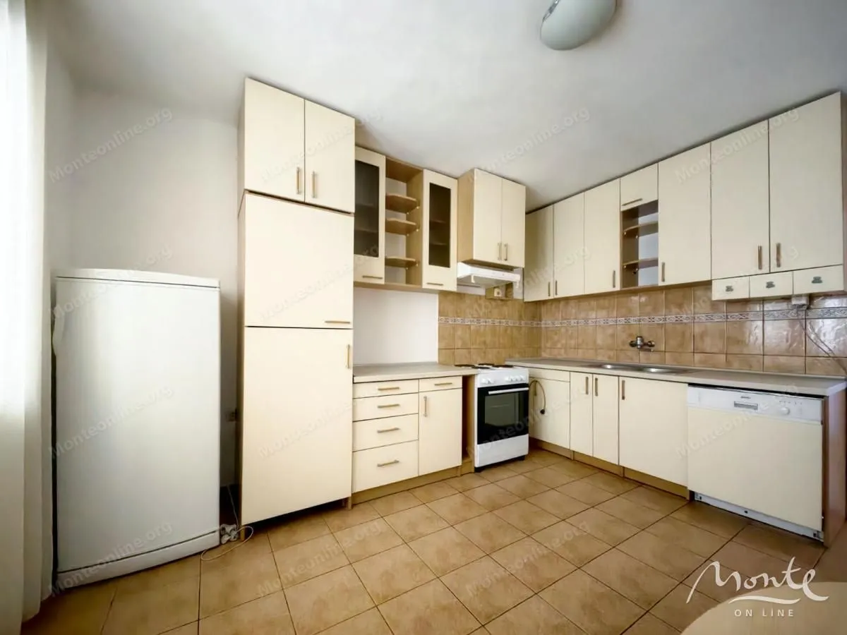 Prodaja, kuća, 180m², Tološi, Podgorica