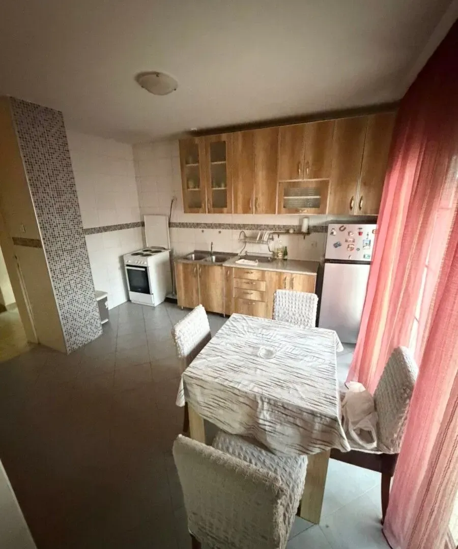 Izdavanje, kuća, 100m², Tološi, Podgorica