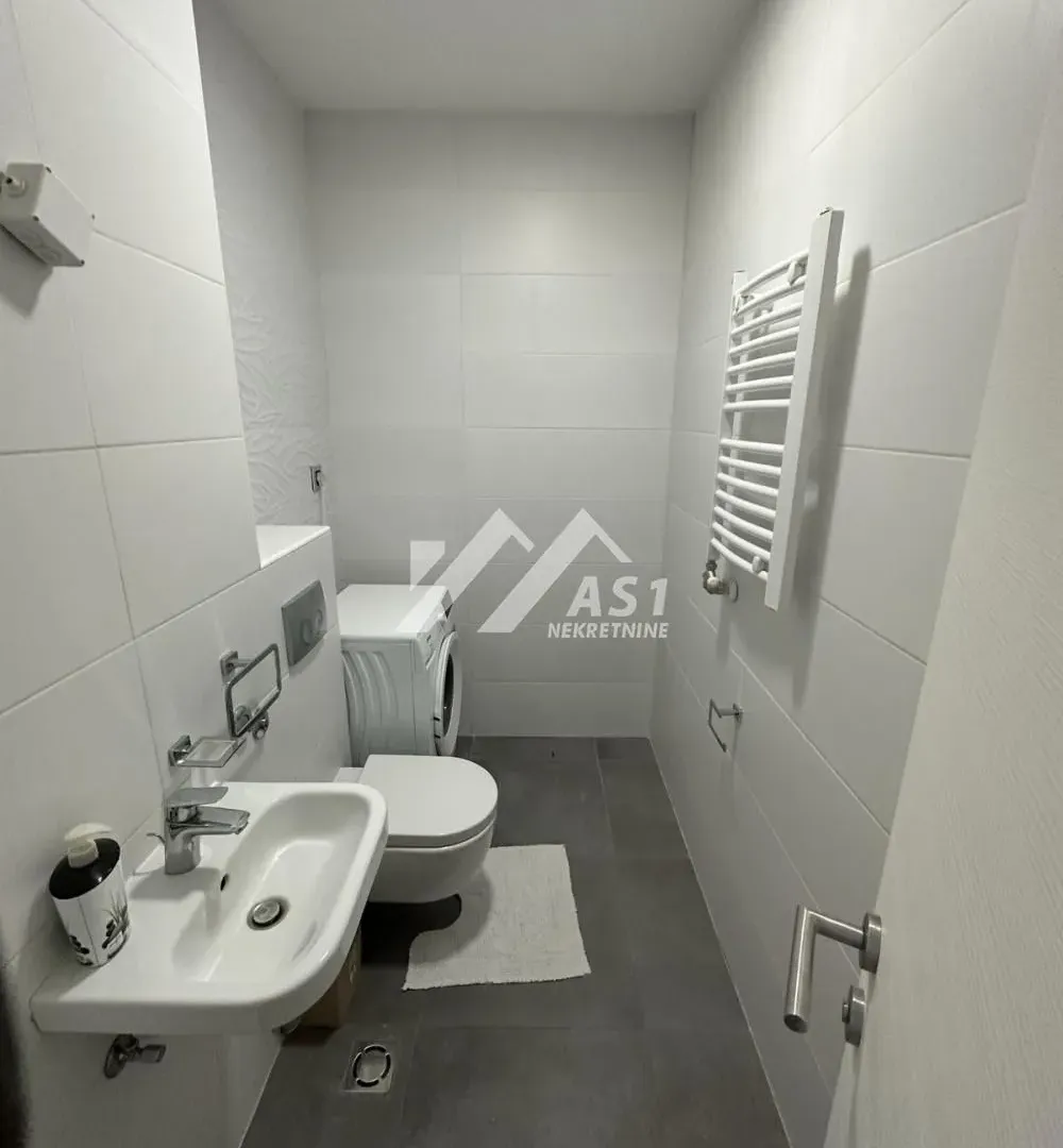 Izdavanje, trosoban stan, 76m², Adamovićevo Naselje, Novi Sad Sve Podlokacije