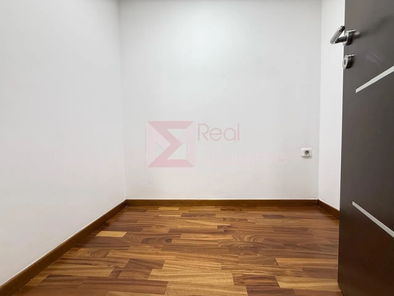 Prodaja, četvorosoban stan, 220m², Preko Morače, Podgorica