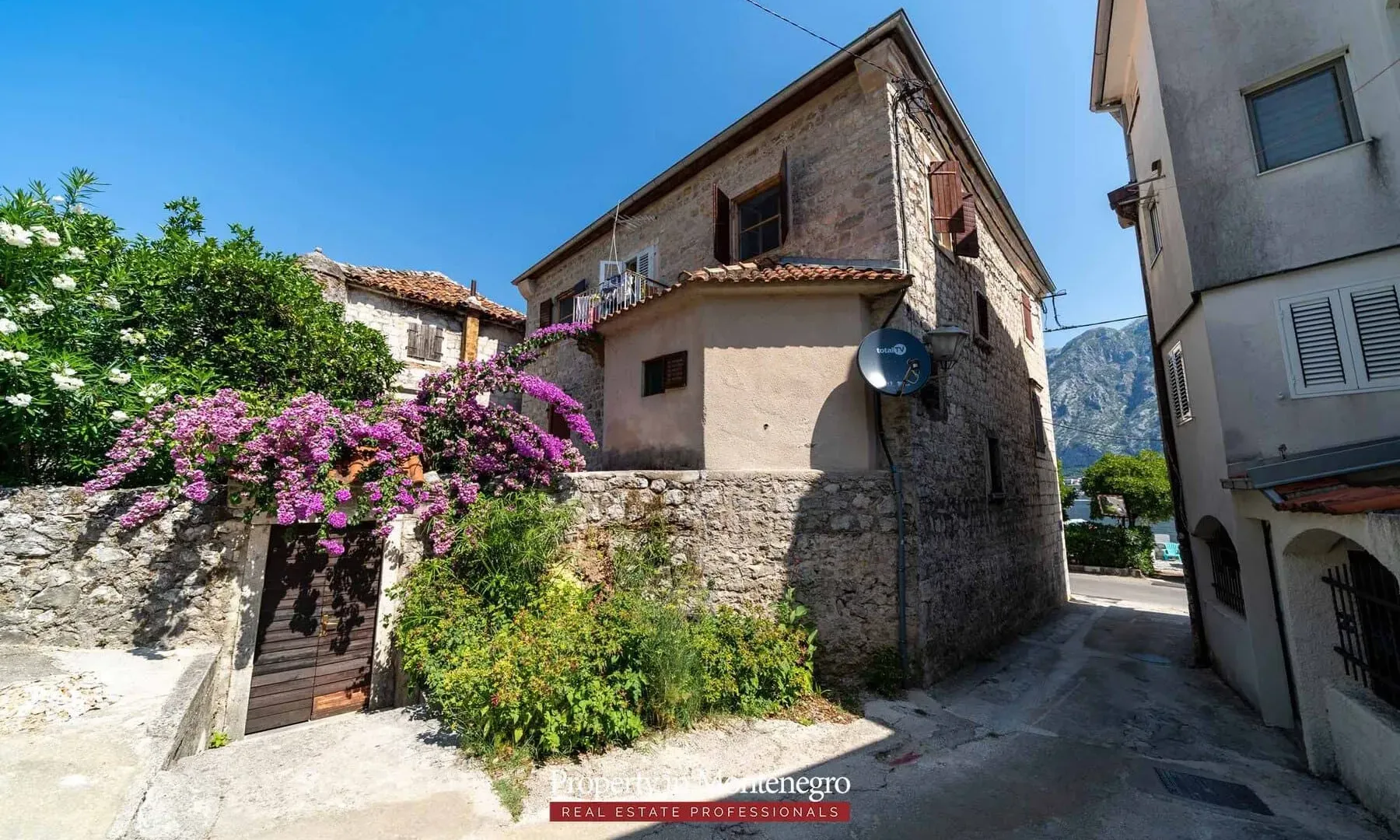 Prodaja, kuća, 321m², Prčanj, Kotor