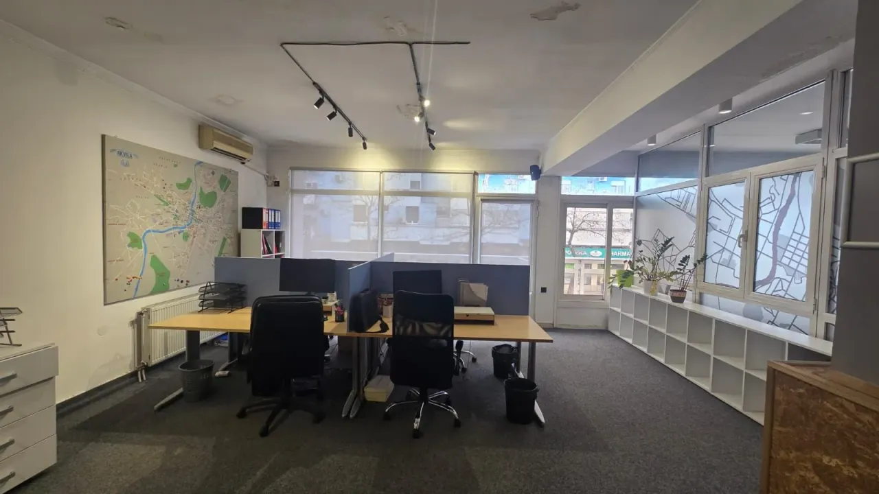 Izdavanje, poslovni prostor, 140m², Centar, Podgorica