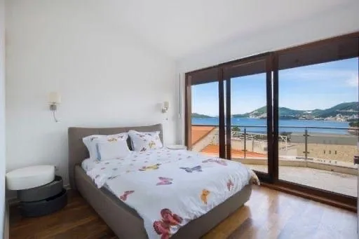 Prodaja, trosoban stan, 191m², Kamenovo, Budva