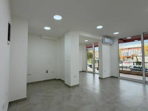 Izdavanje, poslovni prostor, 57m², Krivi Most, Podgorica - image 7