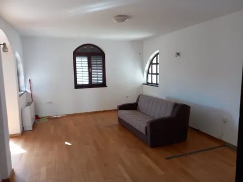 Sale, house, 340m², Tološi, Podgorica - image 12