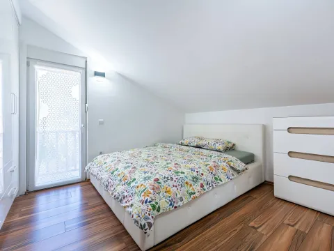 Rent, three bedroom apartment, 130m², Kalimanj, Tivat - image 5