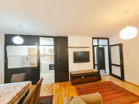 Izdavanje, jednosoban stan, 59m², Blok 5, Podgorica - image 7