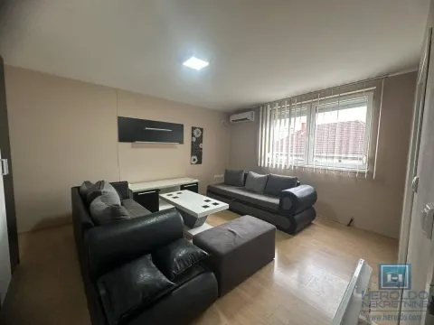 Izdavanje, dvosoban stan, 52m², Centar, Ćuprija - image 2