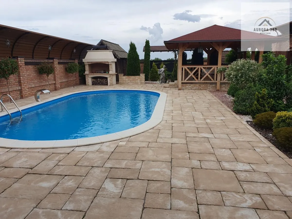 Prodaja, kuća, 215m², Ogar, Pećinci
