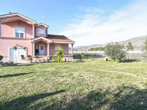Izdavanje, kuća, 160m², Tuzi, Podgorica - image 1