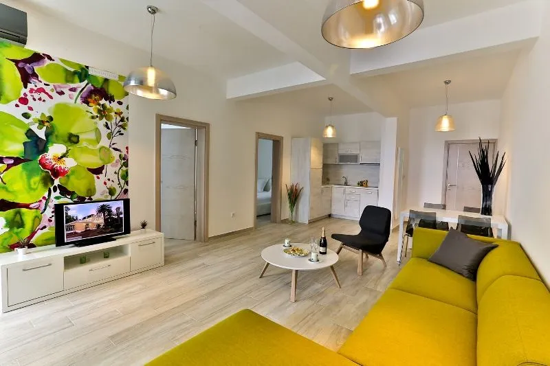 Prodaja, stan, 85m², Dobra Voda, Bar