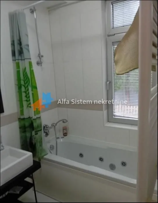 Izdavanje, trosoban stan, 98m², Savski Venac, Beograd