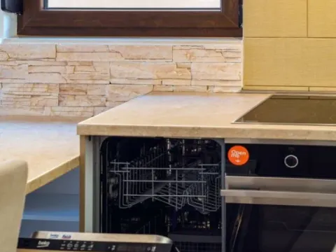 Rent, one bedroom apartment, 40m², Budva, Crna Gora - image 11