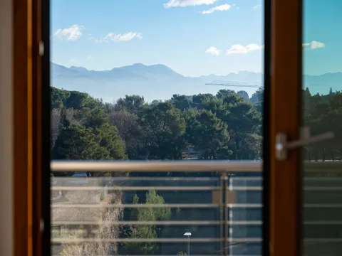 Sale, three bedroom apartment, 205m², Kod Capital Plaze, Podgorica - image 13