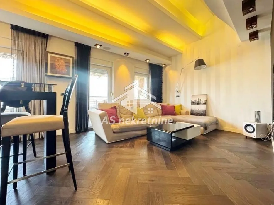 Prodaja, četvorosoban stan, 117m², Vračar Sve Podlokacije, Beograd
