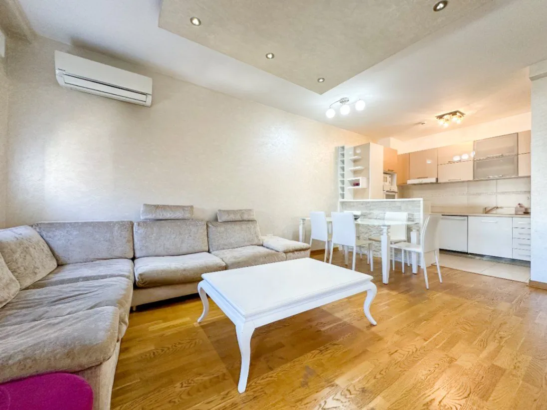 Izdavanje, dvosoban stan, 64m², City Kvart, Podgorica