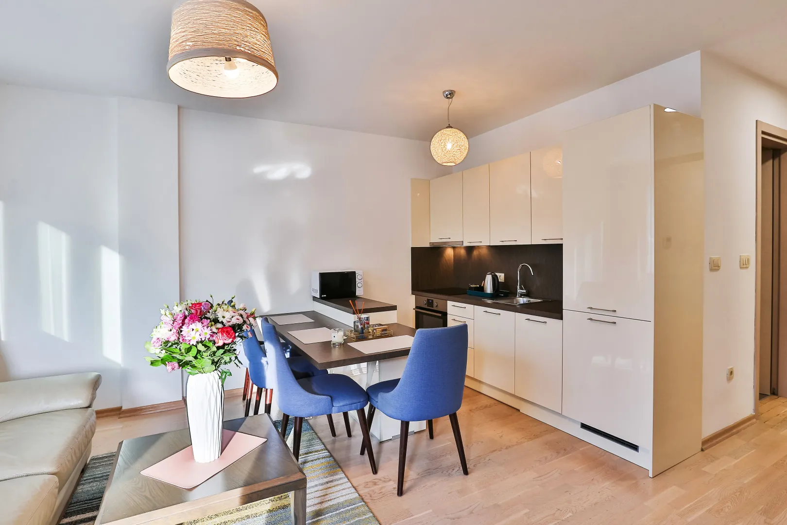 Izdavanje, jednosoban stan, 47m², Budva okolina, Budva
