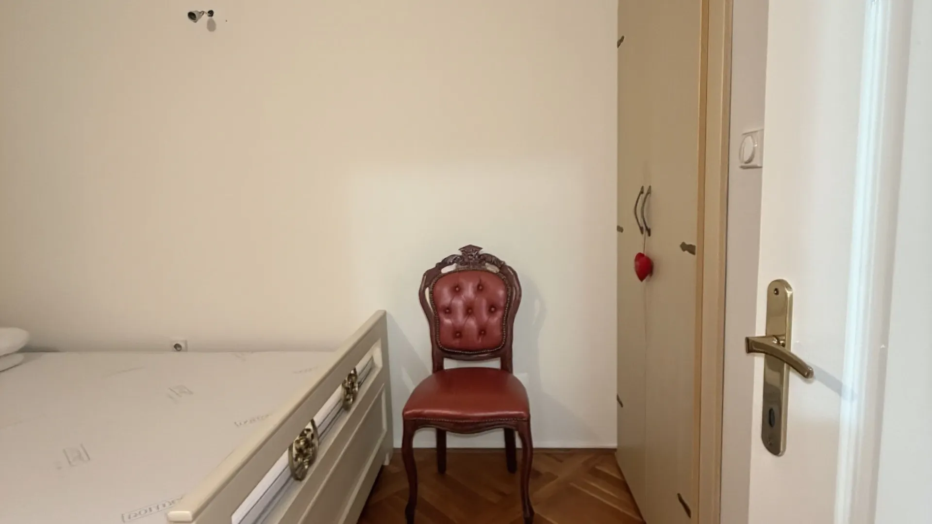 Rent, four bedroom apartment, 120m², Škaljari, Kotor