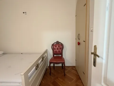 Izdavanje, četvorosoban stan, 120m², Škaljari, Kotor - image 9