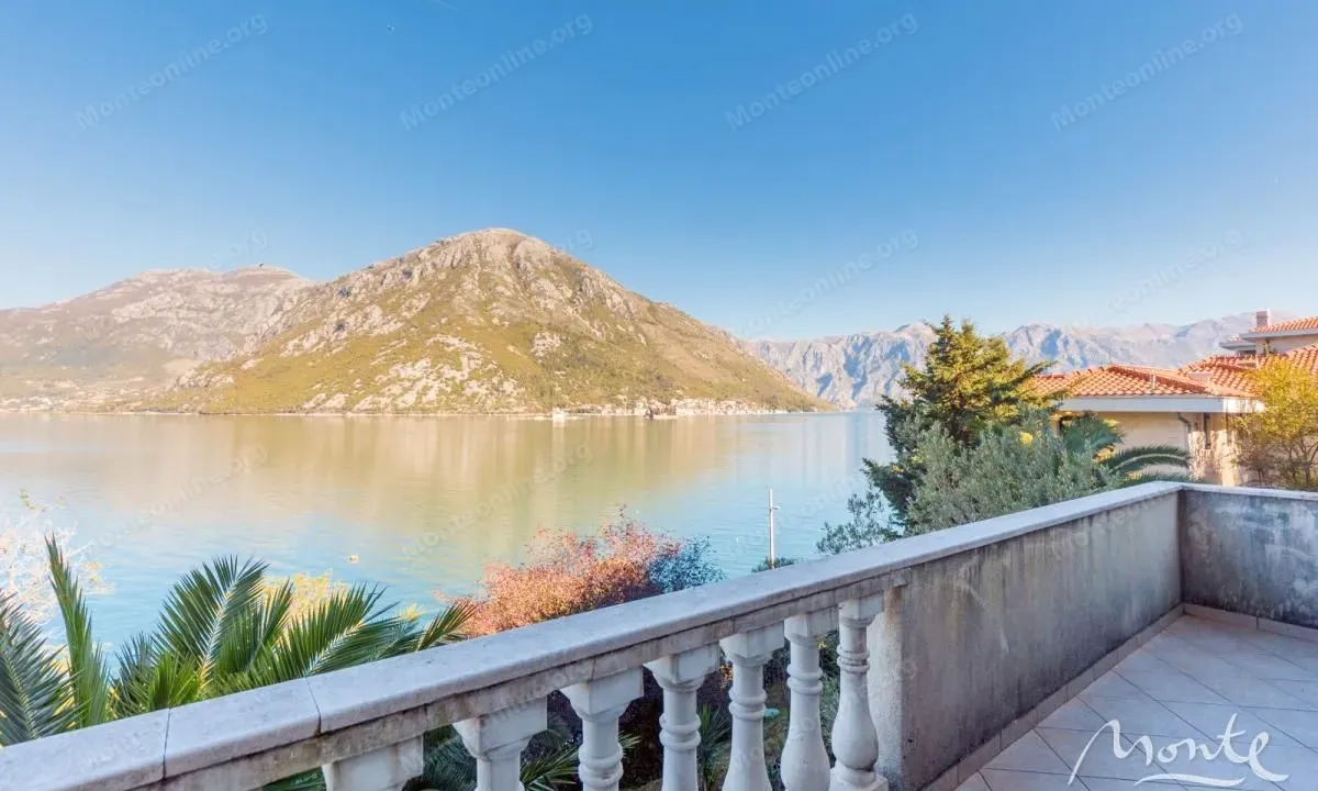 Prodaja, dvosoban stan, 84m², Kostanjica, Kotor