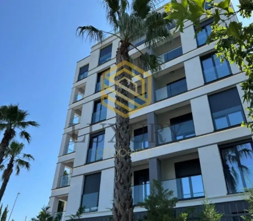 Izdavanje, trosoban stan, 111m², Zagorič, Podgorica