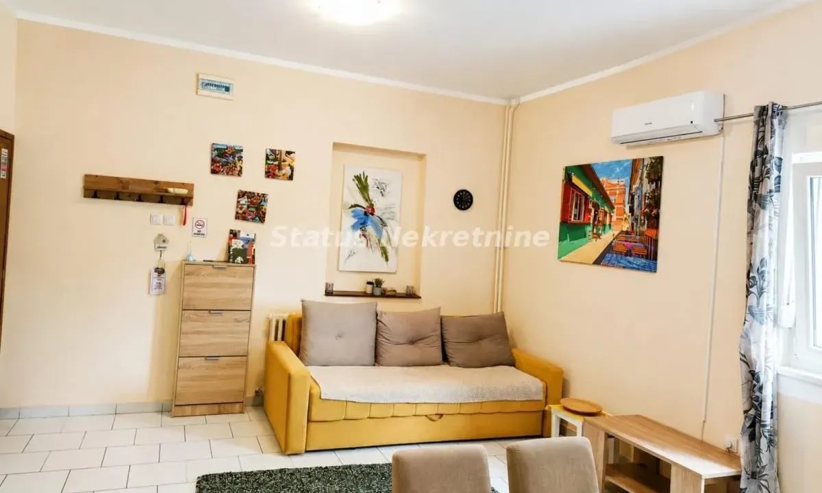 Prodaja, trosoban stan, 50m², Novi Sad, Srbija