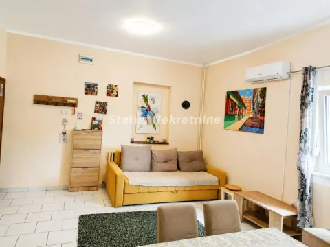 Prodaja, trosoban stan, 50m², Novi Sad, Srbija - image 1