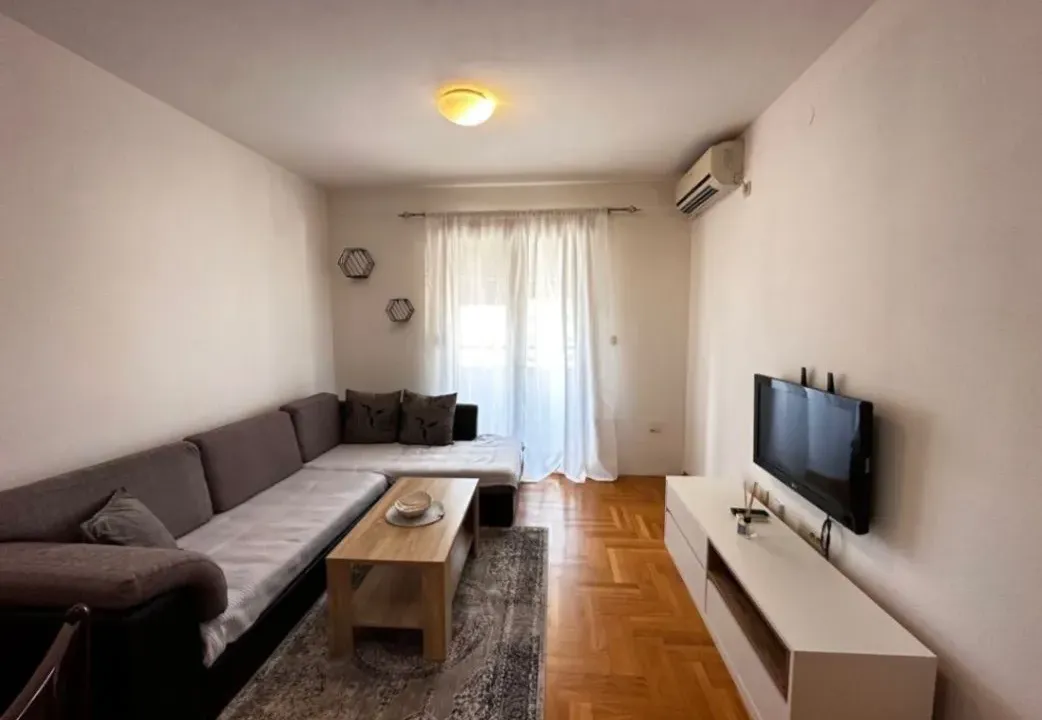 Izdavanje, jednosoban stan, 45m², Stari Aerodrom, Podgorica