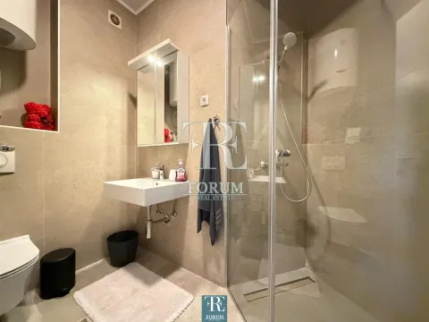 Izdavanje, dvosoban stan, 70m², Centar, Podgorica - image 8