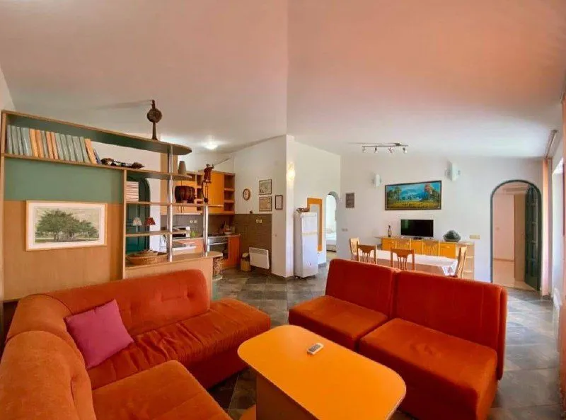 Izdavanje, dvosoban stan, 80m², Gospoština, Budva