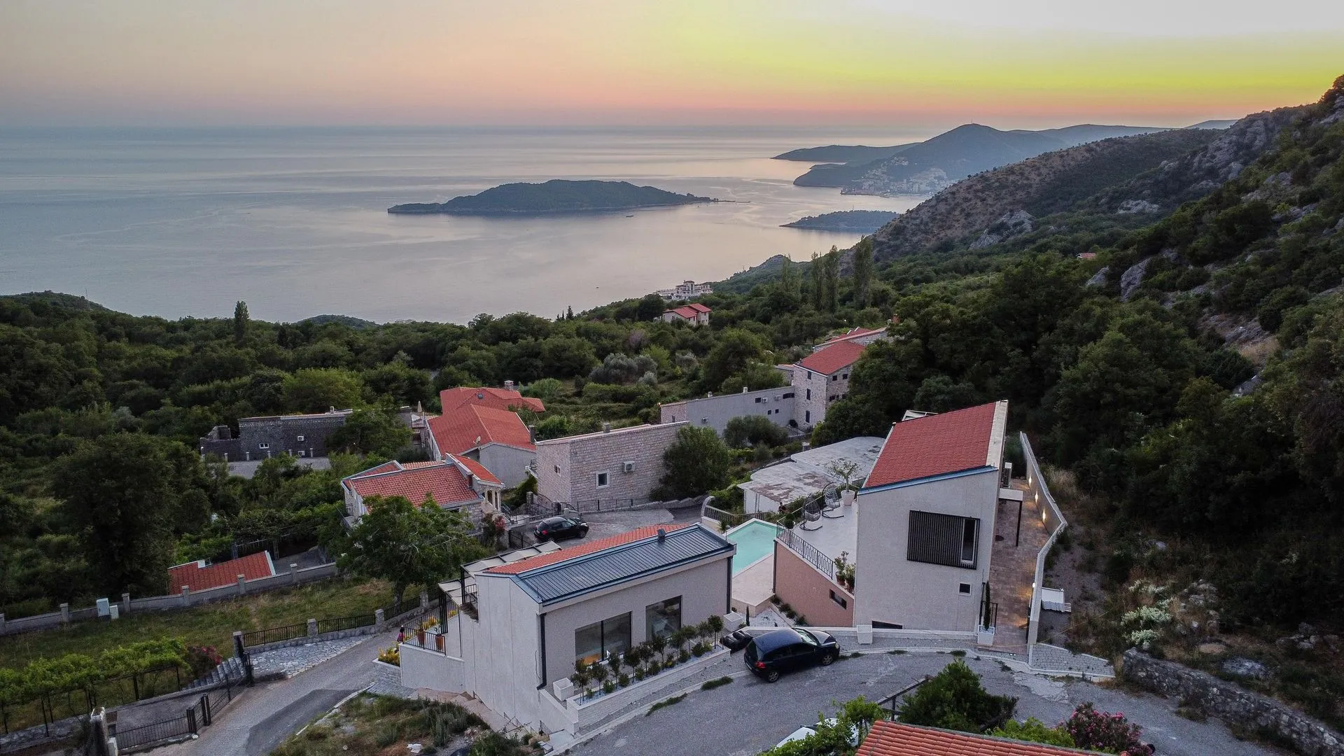 Sale, house, 587m², Kuljače, Budva