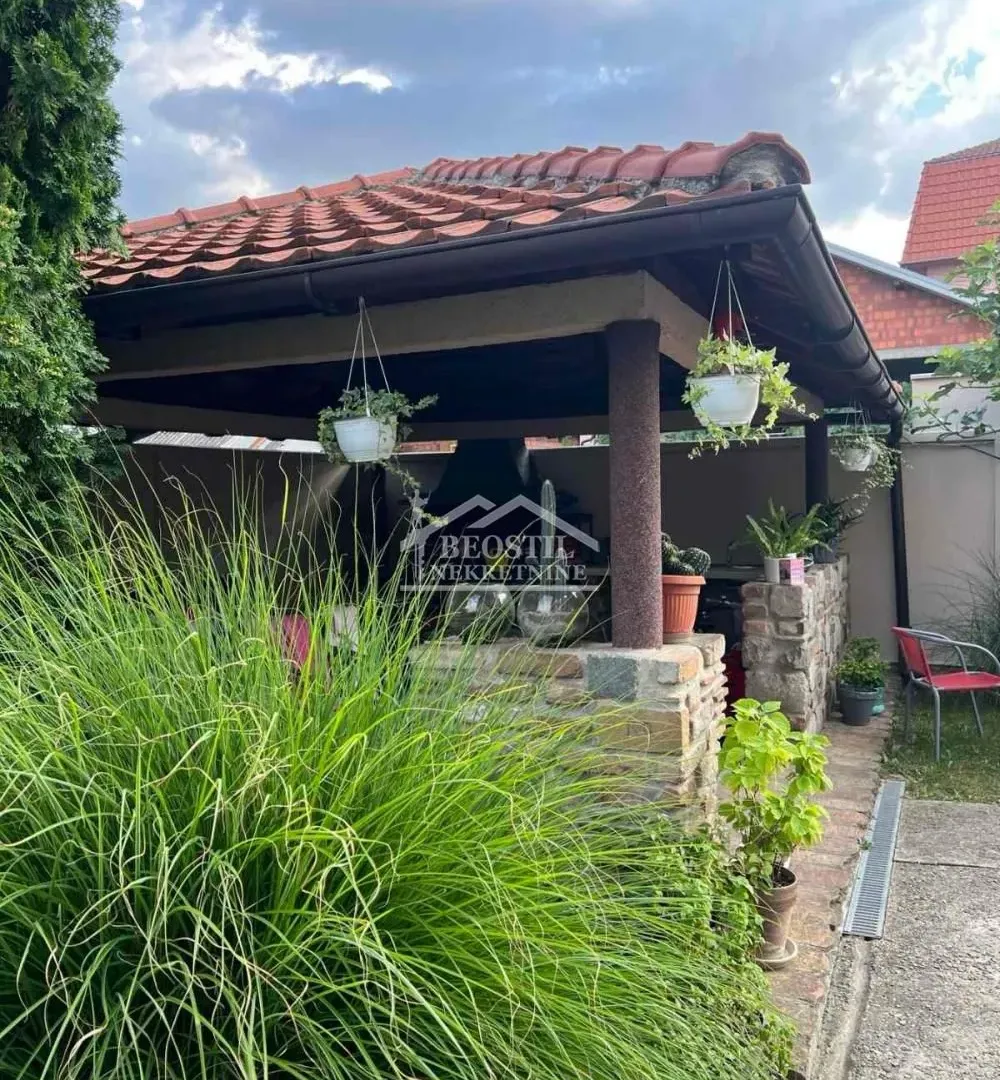 Sale, house, 254m², Ledine, Beograd