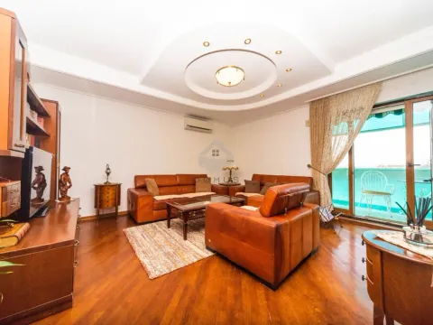 Prodaja, trosoban stan, 126m², Stari Aerodrom, Podgorica