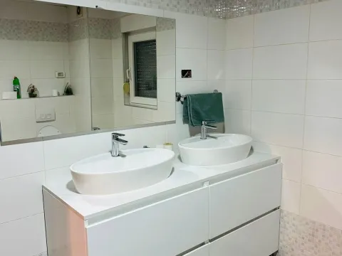 Rent, two bedroom apartment, 120m², City Kvart, Podgorica - image 9