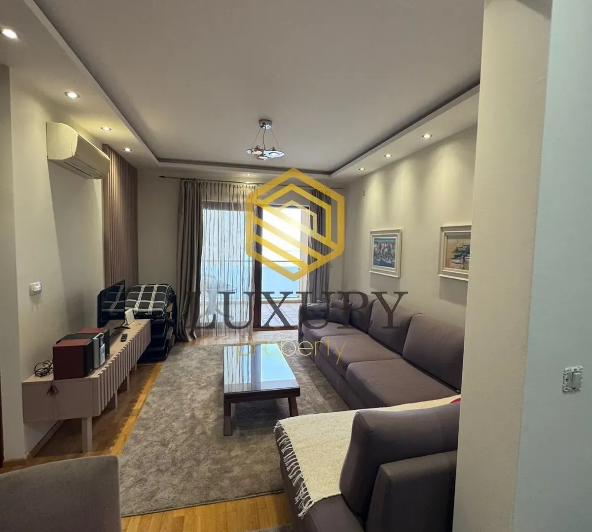 Rent, one bedroom apartment, 70m², Bečići, Budva