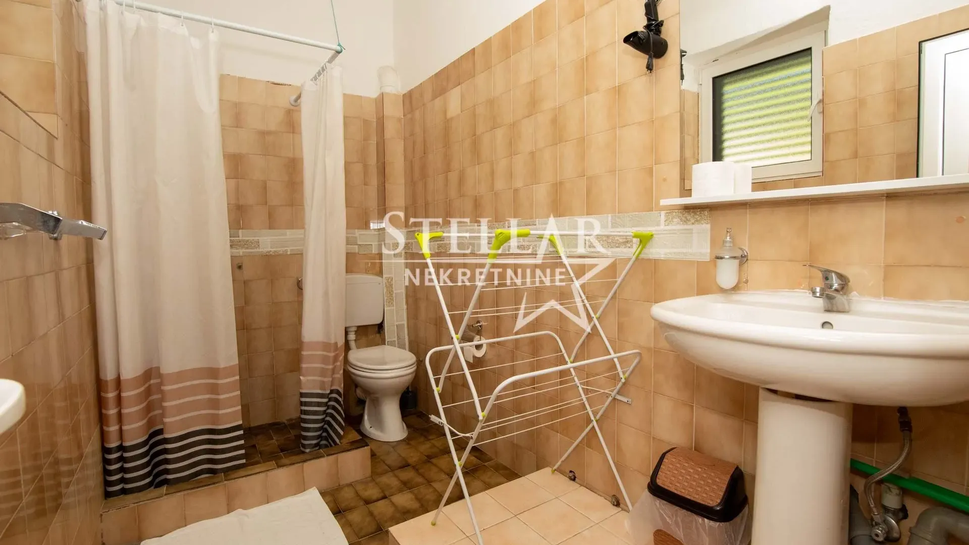 Izdavanje, kuća, 200m², Budva, Crna Gora