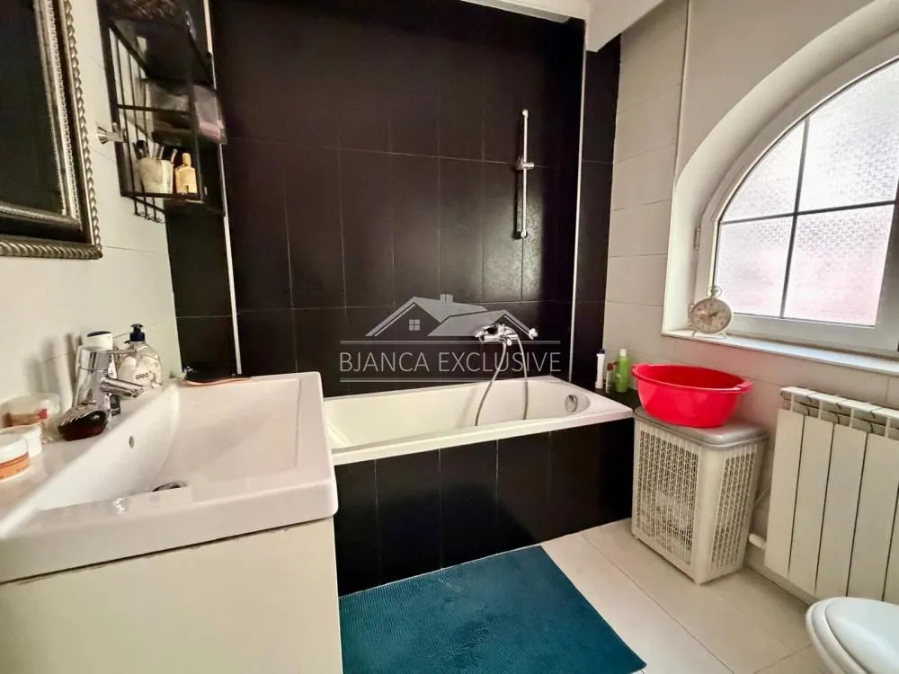 Prodaja, četvorosoban stan, 111m², Stari Grad, Beograd