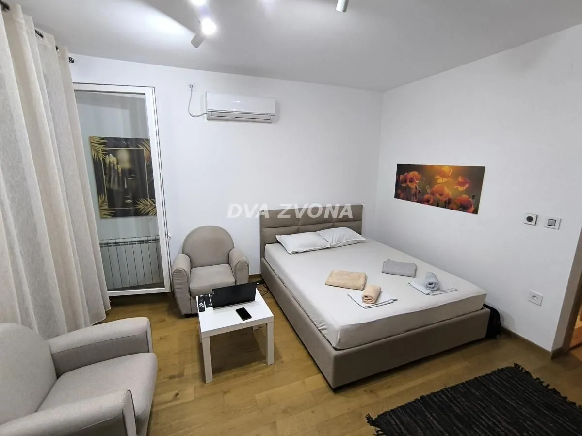 Prodaja, garsonjera, 29m², Adamovićevo Naselje, Novi Sad Sve Podlokacije