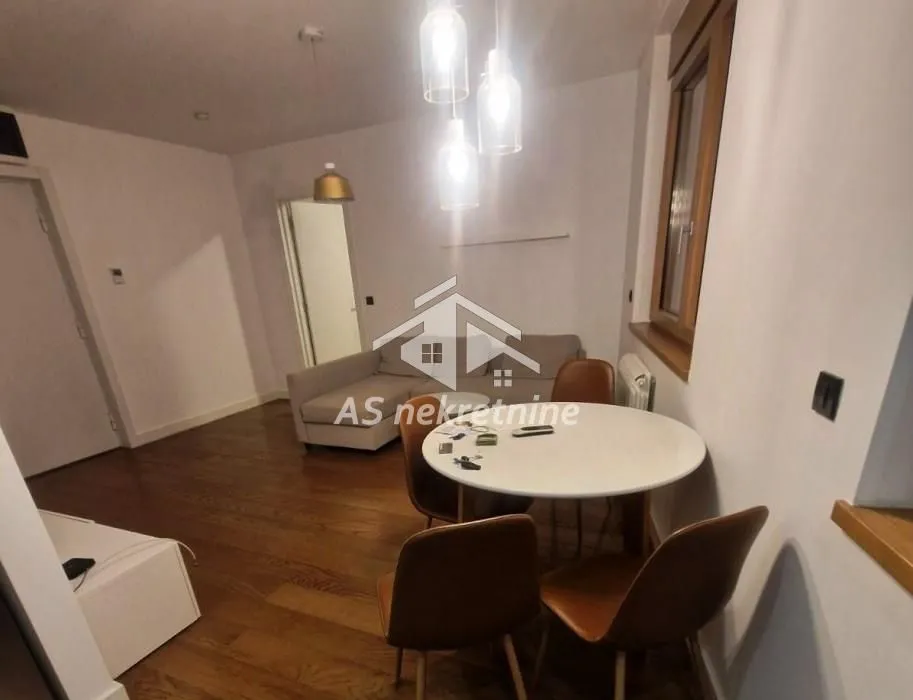 Izdavanje, dvosoban stan, 38m², Južni Bulevar, Vračar Sve Podlokacije