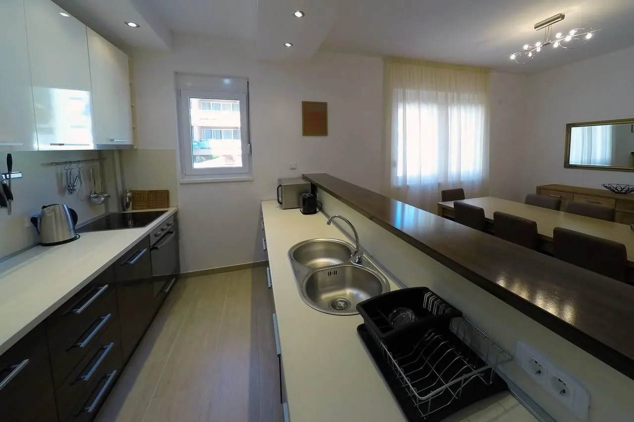 Prodaja, trosoban stan, 136m², Bečići, Budva