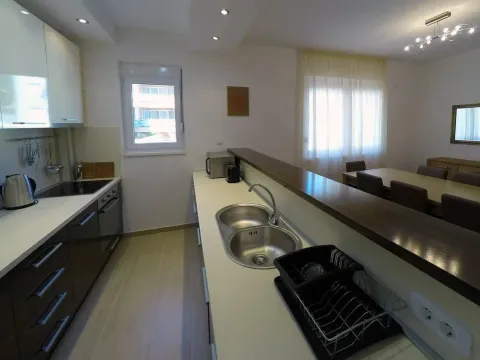 Prodaja, trosoban stan, 136m², Bečići, Budva - image 9