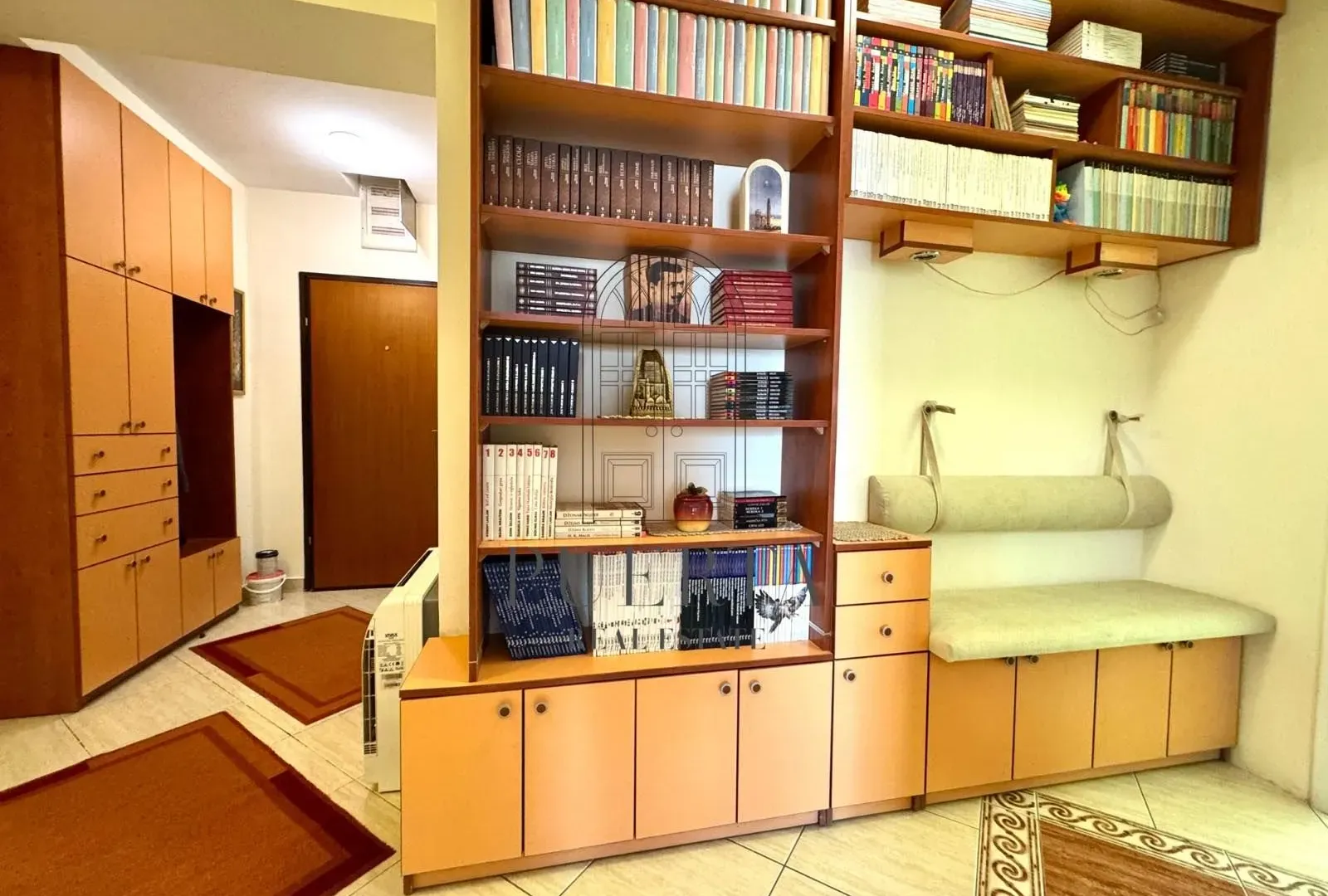 Izdavanje, dvosoban stan, 76m², Centar, Podgorica