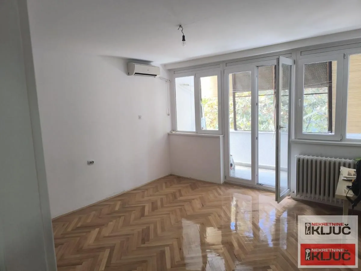Prodaja, dvosoban stan, 56m², Železnička Stanica, Novi Sad Sve Podlokacije
