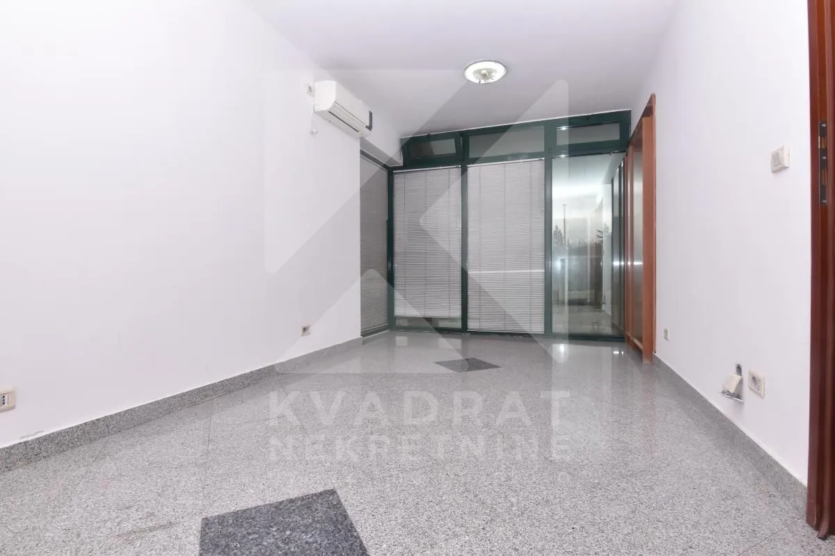 Rent, office space, 53m², Pobrežje, Podgorica