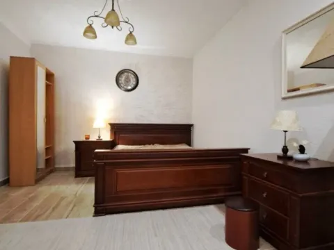Izdavanje, garsonjera, 30m², Centar, Podgorica - image 10