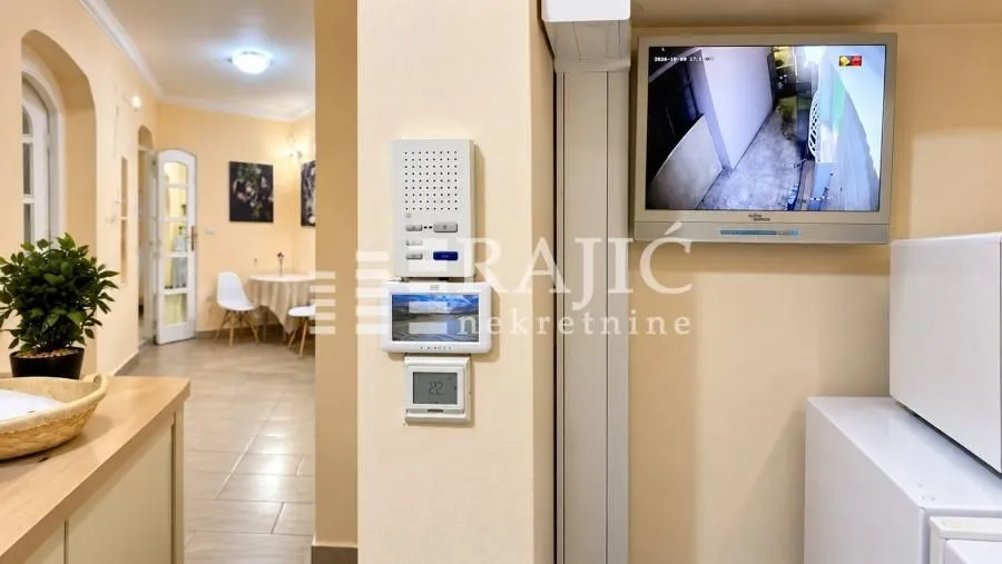 Izdavanje, dvosoban stan, 52m², Vračar Hram, Vračar Sve Podlokacije