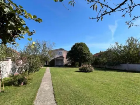 Izdavanje, kuća, 300m², Donji Kokoti, Podgorica - image 13