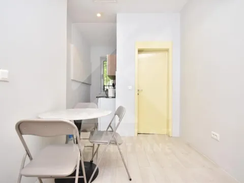 Izdavanje, poslovni prostor, 55m², Centar, Podgorica - image 11