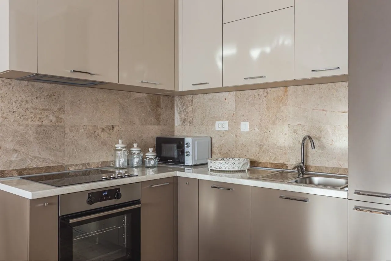 Izdavanje, dvosoban stan, 62m², Pržno, Budva
